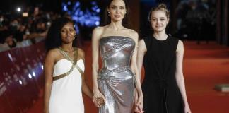 Ya son tres los hijos de Angelina Jolie que legalmente optan por quitarse el apellido Pitt Ya son tres los hijos de Angelina Jolie que legalmente optan por quitarse el apellido Pitt