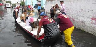 Un millar de personas evacuadas por inundaciones en Chalco