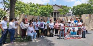 Colectivo Luz de Esperanza realiza tendedero de la "Memoria Histórica" en Guadalajara