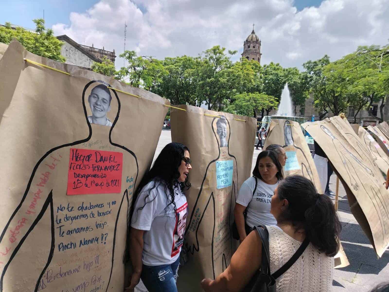 Colectivo Luz de Esperanza realiza tendedero de la “Memoria Histórica” en Guadalajara