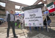 Ministros de la Suprema Corte se unen a protesta con suspensión de sesión