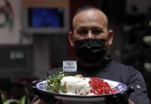 Chefs mexicanos celebran el chile en nogada, platillo patrio, como patrimonio intangible