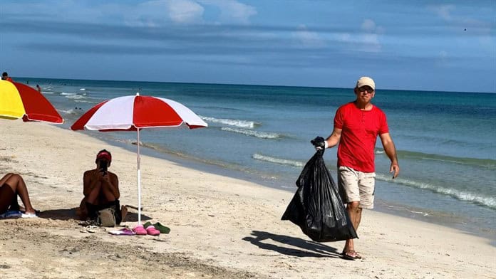 La basura se acumula en una Habana desbordada