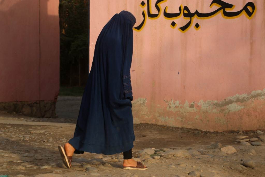La CPI emite órdenes de arresto contra dos dirigentes talibanes por persecución de las mujeres La CPI emite órdenes de arresto contra dos dirigentes talibanes por persecución de las mujeres