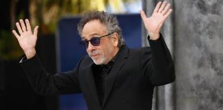 Tim Burton recibe su estrella en el Paseo de la Fama de Hollywood