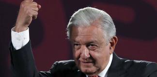 Expresidente mexicano López Obrador reaparece para votar en elección judicial que impulsó