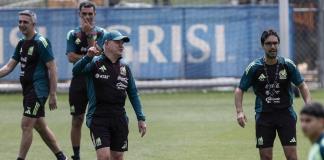 Aguirre dice que futbolistas prefieren jugar a entrenar, pese a congesti&oacute;n de calendario