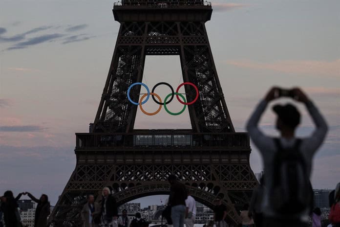 Los descendientes de Eiffel quieren la retirada de los anillos olímpicos para finales de año