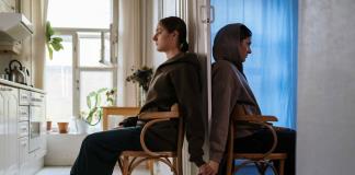 La prevención del suicidio requiere abordar también los factores sociales que influyen