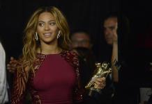 Beyoncé dice que dejó de hacer videos musicales para que sus fans se concentren en su voz