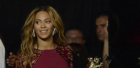 Beyoncé dice que dejó de hacer videos musicales para que sus fans se concentren en su voz