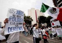 El Senado de México comienza la discusión de la polémica reforma judicial de López Obrador