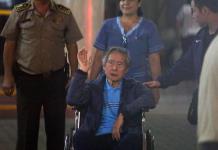 El expresidente peruano Alberto Fujimori está luchando por su vida, según su médico