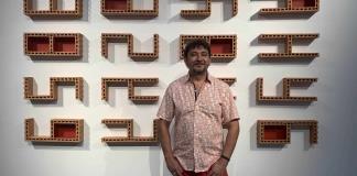 El artista mexicano Héctor Zamora se estrena en Madrid rompiendo 600 vasijas