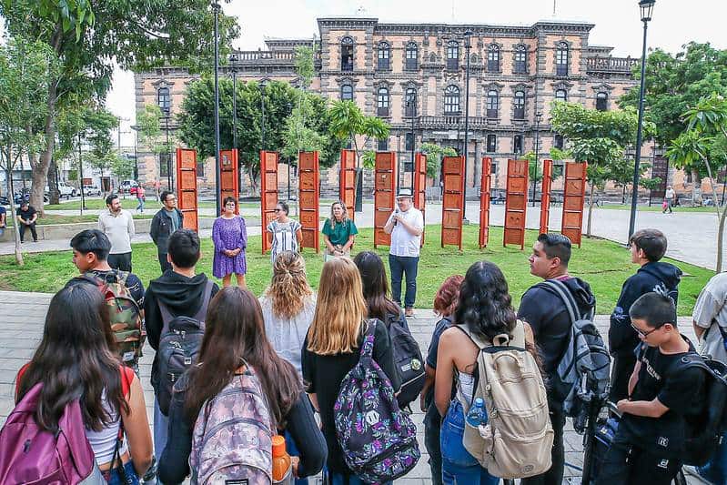 Instalan en el espacio público la muestra “Mensajes ante la catástrofe”, de la artista Mónica Leyva