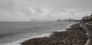 La tormenta Ileana genera fuertes lluvias previo a tocar tierra en Baja California Sur