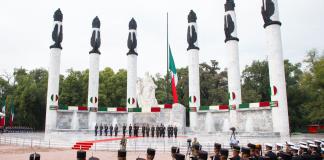 López Obrador comienza sus últimos festejos patrios con muestra de lealtad del Ejército