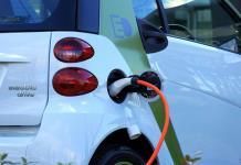 EEUU impone aranceles de 100% a los autos eléctricos chinos