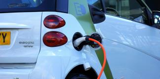 EEUU impone aranceles de 100% a los autos eléctricos chinos