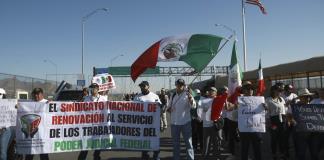 Manifestantes cierran Puente fronterizo México-EE.UU. en protesta contra reforma judicial