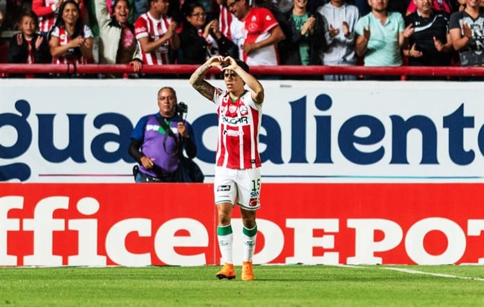 Víctor Dávila reaparece por la puerta grande en el fútbol mexicano