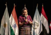 Carlos Slim y Rigoberta Menchú clausuran en México Cumbre Mundial Premios Nobel por la Paz