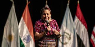 Carlos Slim y Rigoberta Menchú clausuran en México Cumbre Mundial Premios Nobel por la Paz