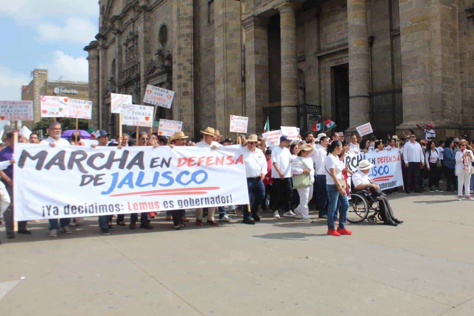 Realizan marcha para defender el triunfo electoral de Pablo Lemus