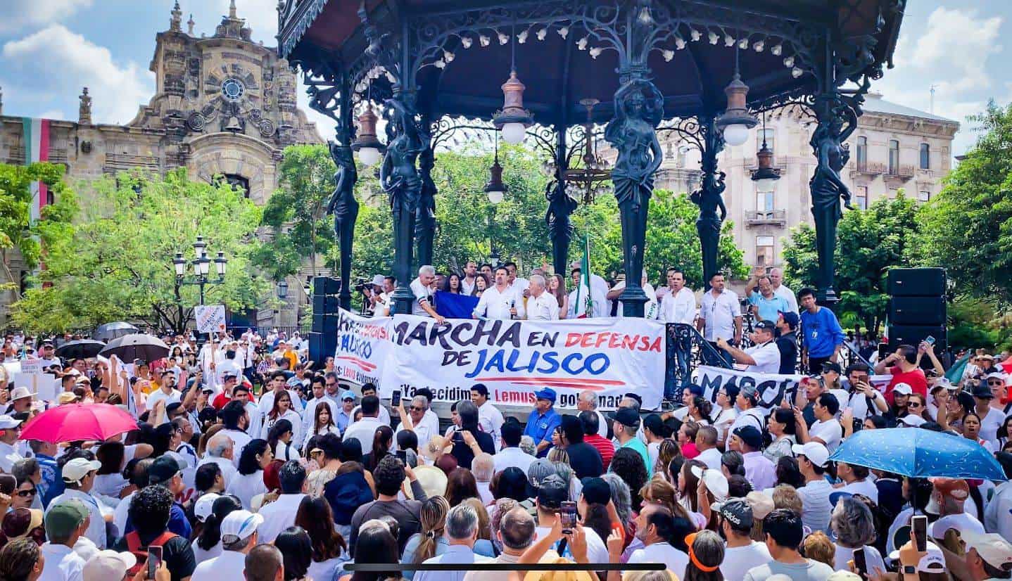 Realizan marcha para defender el triunfo electoral de Pablo Lemus