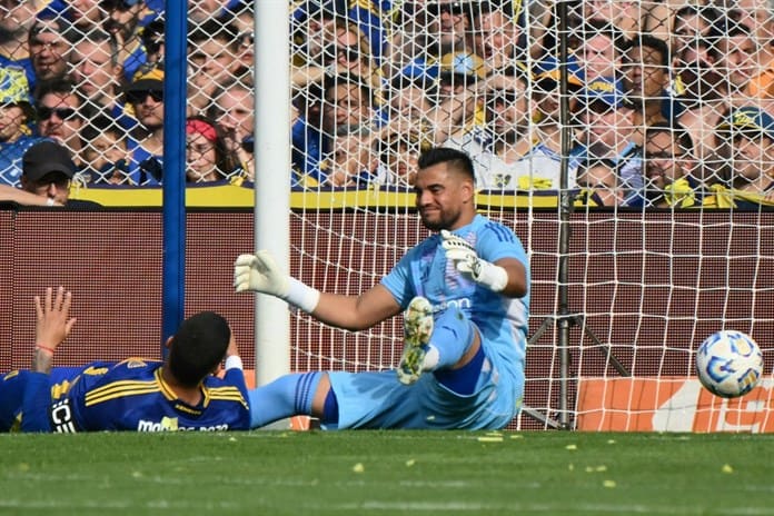 Boca sanciona a su arquero Sergio Romero por discutir con hinchas tras derrota ante River