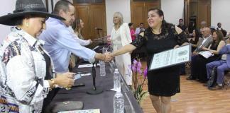 Abogadas dan reconocimiento a 32 profesionales por su labor social