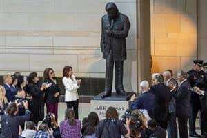 Inauguran una estatua del músico Johnny Cash en el Capitolio de Estados Unidos