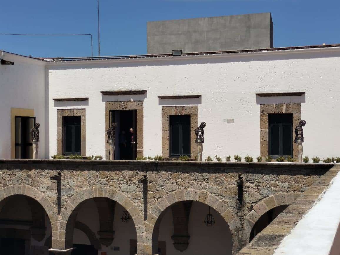 El escultor colombiano Joaquín Restrepo expone sus “Susurros del Alba” en el Ex Convento del Carmen