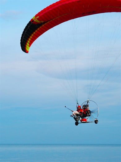 Científicos destacan beneficios ecológicos del paramotor tras usarlo en investigación en Perú