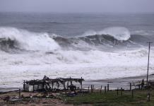 John se convierte de nuevo en huracán durante su avance hacia el sur de México