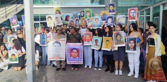 Ayotzinapa: 10 años sin respuestas y sin justicia; padres de normalistas exigen resultados a Sheinbaum