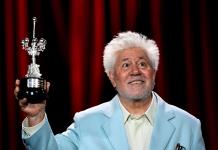 El cine me lo ha dado todo, dice Almodóvar al recibir el premio honorífico en San Sebastián