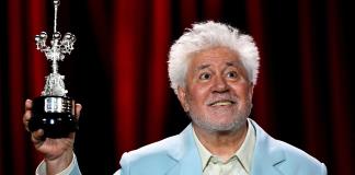 El cine me lo ha dado todo, dice Almodóvar al recibir el premio honorífico en San Sebastián