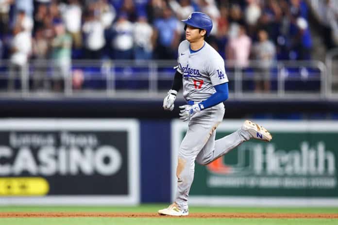 Subastan la pelota del récord de Ohtani en Grandes Ligas