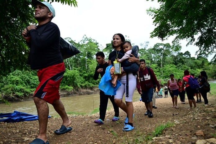 Venezolanos en el Darién dicen que migran por miedo tras reelección de Maduro