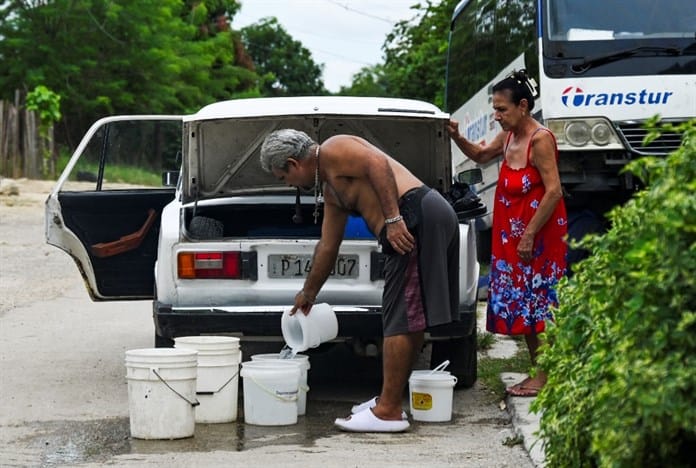 La escasez de agua colma la paciencia de los cubanos en plena crisis