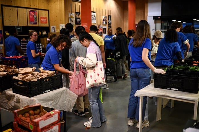 La precariedad empuja a miles de estudiantes franceses a las filas del hambre