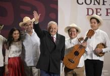 ¡Ánimo!: López Obrador ofrece su última mañanera a los Amlovers en México