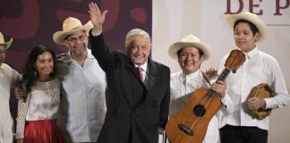 ¡Ánimo!: López Obrador ofrece su última mañanera a los Amlovers en México