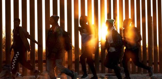 México defiende ante EEUU su plan migratorio tras una caída del 76 % en la frontera