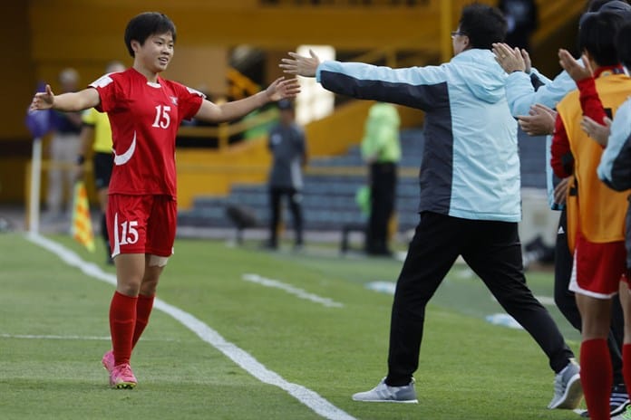 Kim Jong-un se reúne con la selección femenina sub-20 ganadora del Mundial sub-20