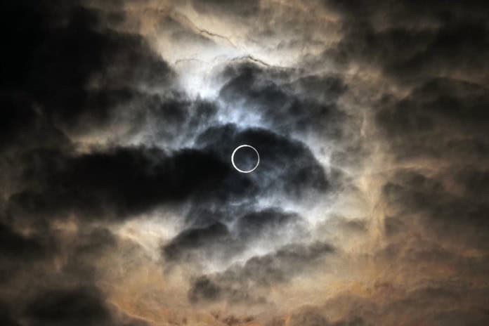 Eclipse solar anular se vio en Isla de Pascua y la Patagonia de Chile y Argentina