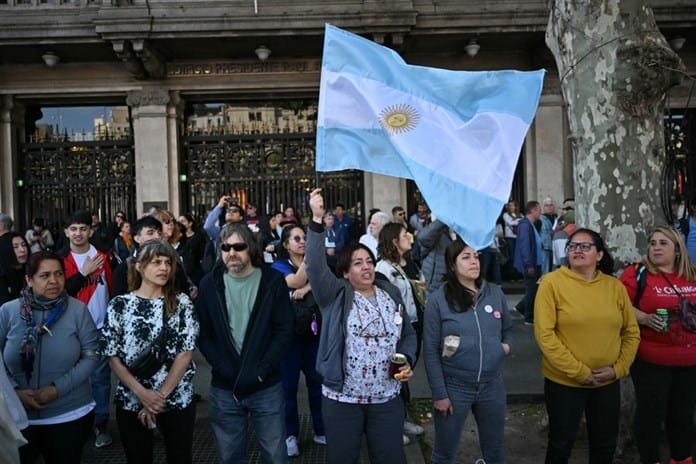 Miles marcharon por la universidad pública y contra el ajuste de Milei en Argentina