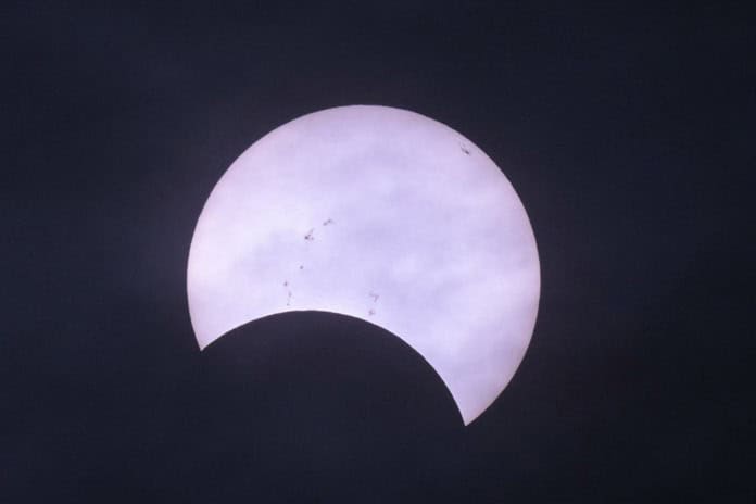 Eclipse solar anular se vio en Isla de Pascua y la Patagonia de Chile y Argentina