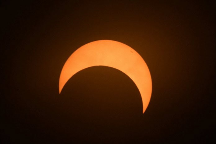 Eclipse solar anular se vio en Isla de Pascua y la Patagonia de Chile y Argentina